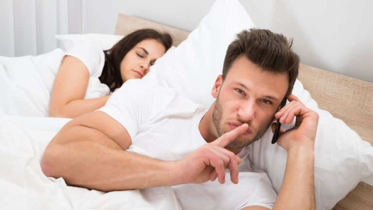 Cheater-Detector 3000: Sneaky Signs You’re Being Two-Timed