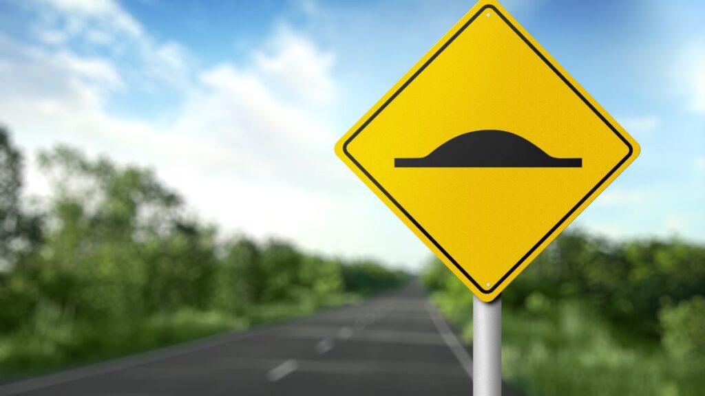 Sign of a speed bump 