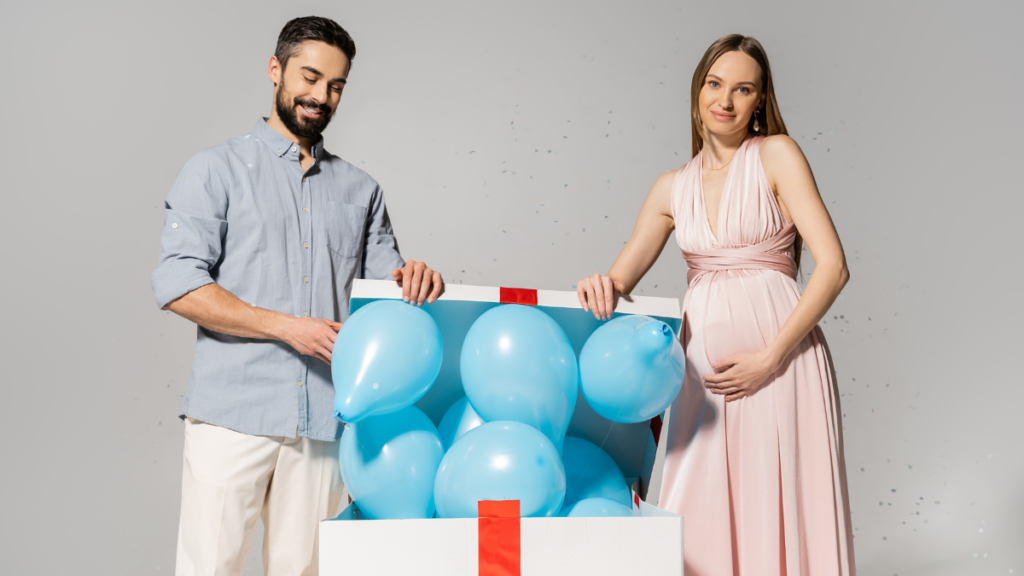 couple with blue balloons